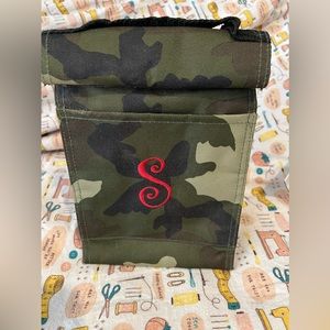 Camo insulated small lunch bag.